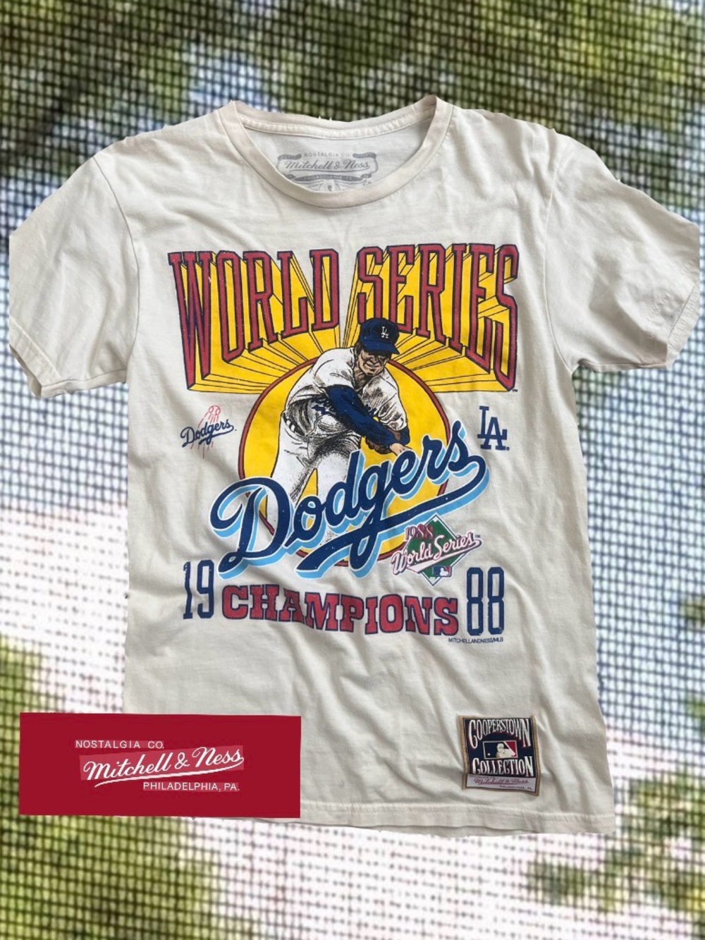 ⚾ Vintage-inspired Mitchell & Ness LA Dodgers World Series Champions T-Shirt